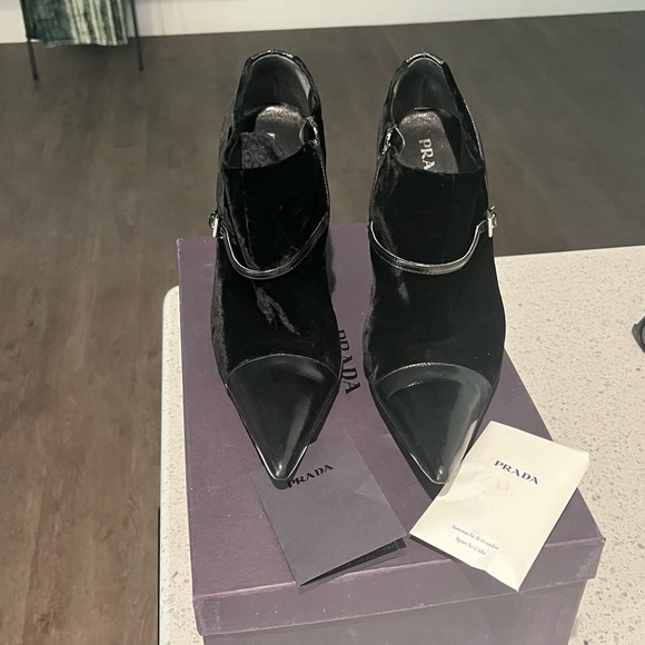 PRADA Point Toe Low Heeled Ankle Boots in Black velvet/leathe womens size 39.5 - Picture 2 of 5